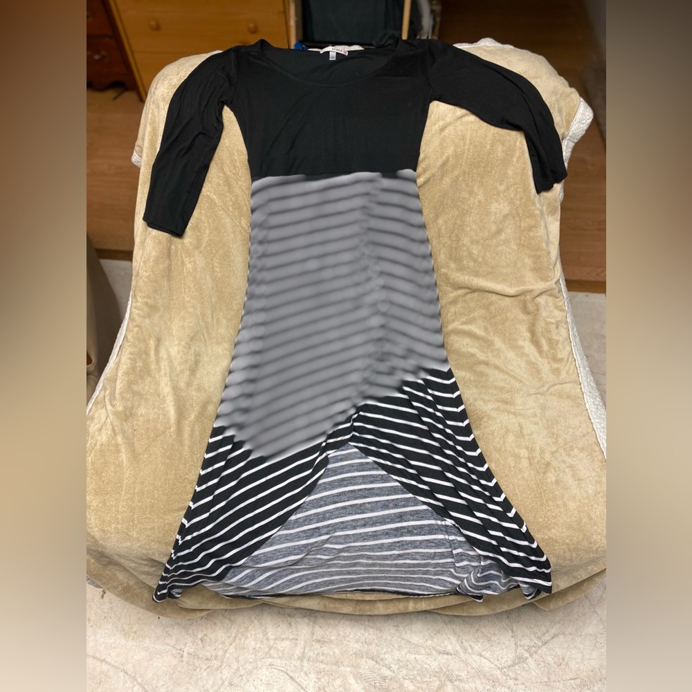 Juniors black and white striped flowing dress